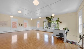 14 School St, Bristol, VT 05443