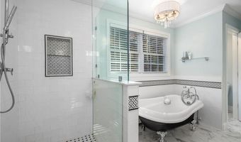 15 Leonard Dr, North Smithfield, RI 02896