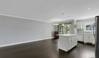 556 Sandra Pl, Teaneck, NJ 07666