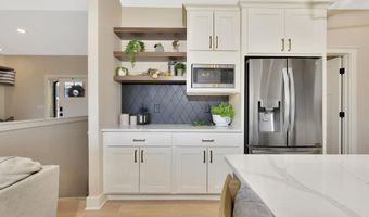 4686 N Elk Creek Dr, Bel Aire, KS 67226