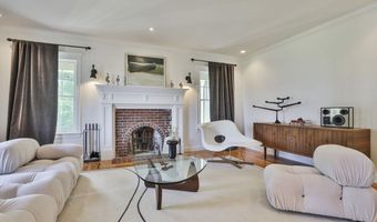 108 Oak Trl, Bolton, MA 01740