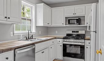 725 Cotton Branch Dr, Boiling Springs, SC 29316