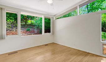 7413 REBECCA Dr, Alexandria, VA 22307