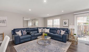 2504 WINDBREAK Dr, Alexandria, VA 22306