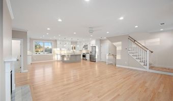 25 Scallop Shell Rd, Narragansett, RI 02882