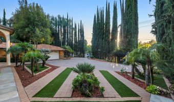 4446 Hayvenhurst Ave, Encino, CA 91436