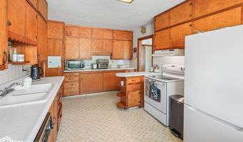 320 S 2Nd St, Albia, IA 52531