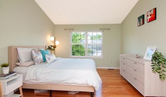 4471 Hillside Ct, Ann Arbor, MI 48105