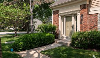 2452 E Hunter Dr, Arlington Heights, IL 60004