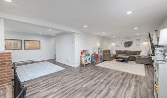1 Robins Ter, Alloway, NJ 07422