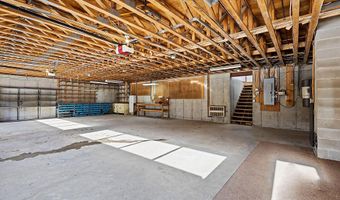 9 Snug Harbor Rd, Belgrade, ME 04917