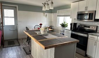 26 Raymond St, Coventry, RI 02816