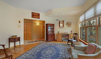 2837 Jackson Dr, Arlington Heights, IL 60004