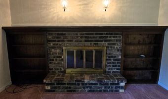 1003 Crestview Dr, Angola, IN 46703
