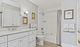 51 Hale Ln 51, Darien, CT 06820