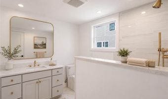 6 Sharon Ct, Newport, RI 02840