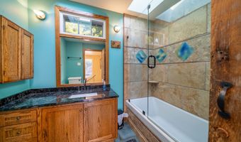 5 Shore Dr, Branford, CT 06405