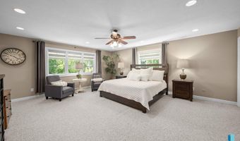 48156 268th St, Brandon, SD 57005