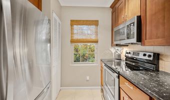 1403 E ABINGDON Dr 6, Alexandria, VA 22314