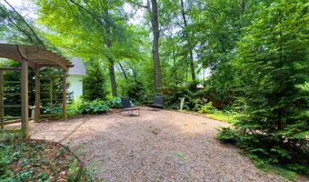 5691 Forest Gln SE, Ada, MI 49301