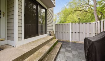 10 Ives Hill Ct 10, Cheshire, CT 06410