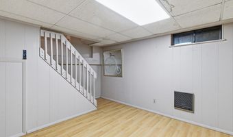11 James Dr, Albany, NY 12211