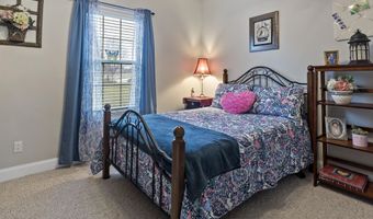 1720 Hollister Dr, Alcoa, TN 37701