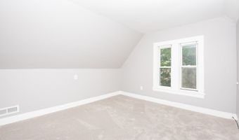 6 Crescent St, Ansonia, CT 06401
