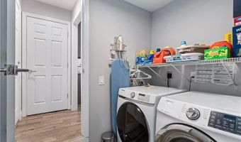 4 James St, Middletown, RI 02842