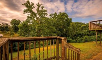 105 Lincoln Hts, Alum Creek, WV 25003