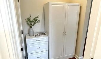906 S WASHINGTON St 107, Alexandria, VA 22314