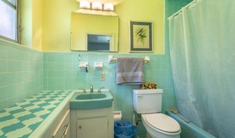 23 Adams St, Apalachicola, FL 32320