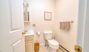 208 Congress St, Belfast, ME 04915