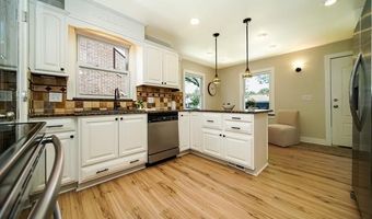8076 Winona Ave, Allen Park, MI 48101
