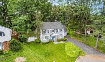 42 Pheasant Ridge Dr, Albany, NY 12211
