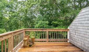 17 Harbor Hill Dr, Bourne, MA 02532