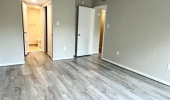 118 ROBERTS Ln 300, Alexandria, VA 22314