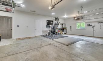 905 Emerald Pines Dr, Arnolds Park, IA 51331