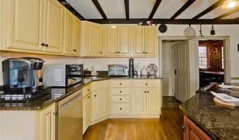 175 Huntinghouse Rd, Glocester, RI 02857