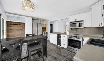 661 W Saint Aubin Dr, Addison, IL 60101