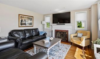 49 Elm Dr, Cranston, RI 02920