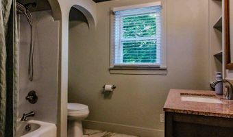 1060 Broad St, Ashland, OH 44805