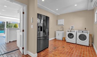 36 Whiting Farm Rd, Branford, CT 06405