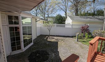 2207 S GLADYS Ave, Appleton, WI 54915