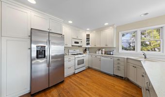329 ESSEX Ave, Beach Haven, NJ 08008