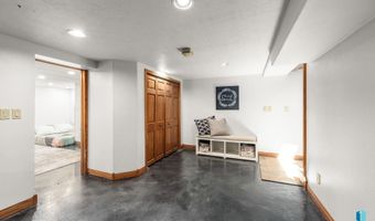 201 S 5th Ave, Brandon, SD 57005