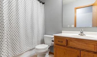 1126 Benjamin Dr, Alexandria, MN 56308