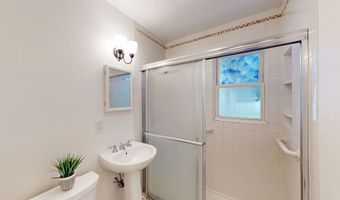 20 Hickory St, Danbury, CT 06810