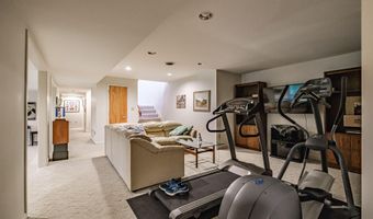 15 Inverness Rd, Falmouth, ME 04105
