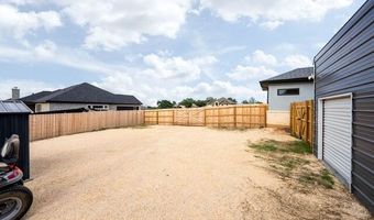 120 Western Way, Adkins, TX 78101
